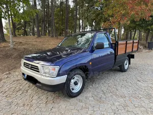 Photo - Toyota Hilux 2001