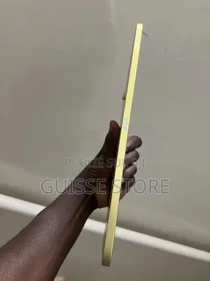 Photo - Apple iPad Air (2022) 64 GB Jaune