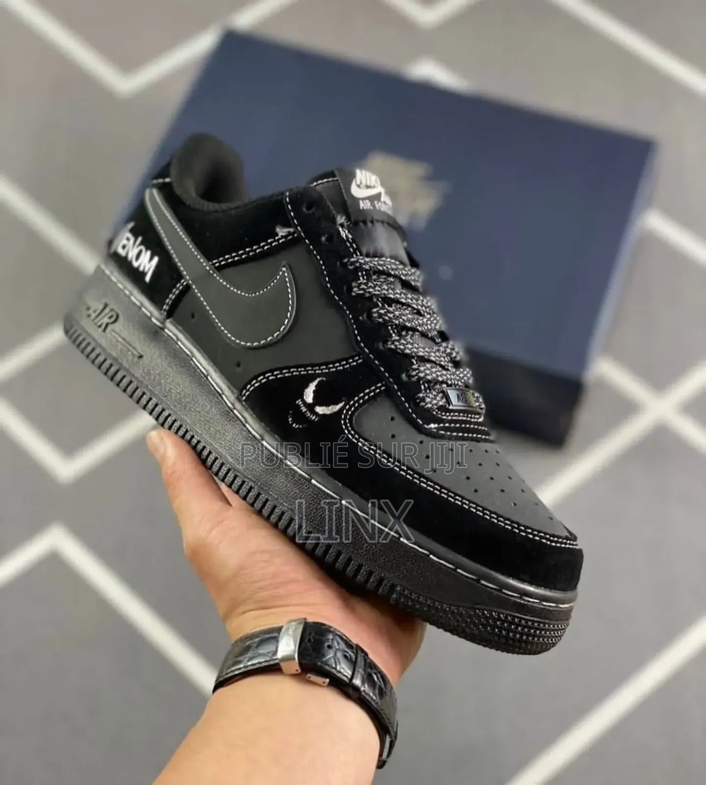 Black Air Force Sneaker Disponible