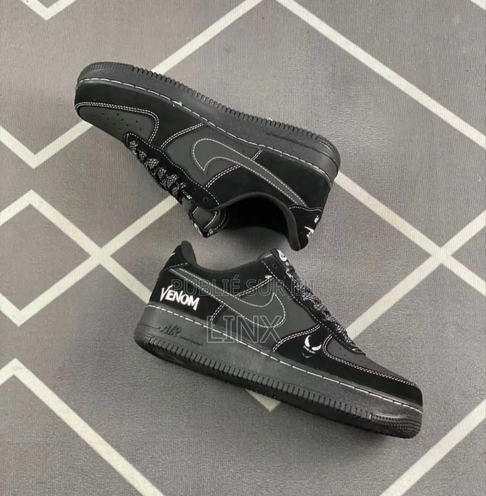 Black Air Force Sneaker Disponible