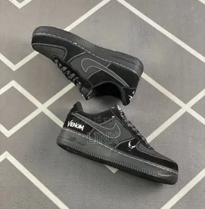 Black Air Force Sneaker Disponible