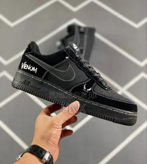Black Air Force Sneaker Disponible