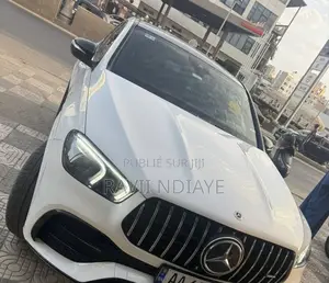 Photo - Mercedes-Benz Tourismo 2021 Blanc