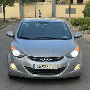 Photo - Hyundai Elantra SE Coupe FWD (1.8L 4cyl 6A) 2013 Gris