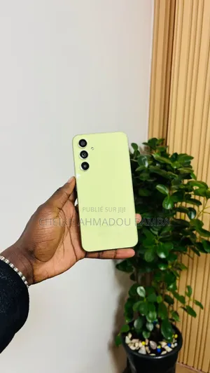 Photo - New Samsung Galaxy A54 5G 128 GB Vert