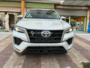 Photo - New Toyota Fortuner 4.0 RWD 2024 Black