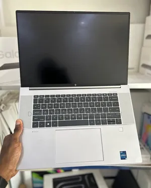 New HP ZBook Firefly 16 G10 32GB Intel Core I7 SSD 512GB