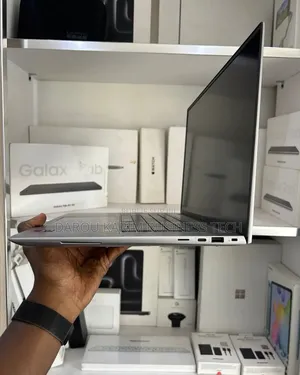 New HP ZBook Firefly 16 G10 32GB Intel Core I7 SSD 512GB