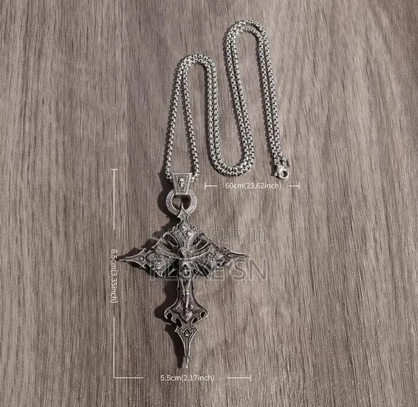 Collier Pour Hommes À Style Sombre Avec Crâne Et Croix en Alliage
