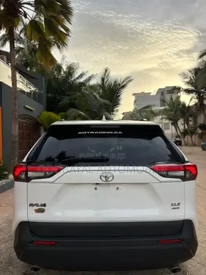 Photo - Toyota RAV4 LE AWD 2019
