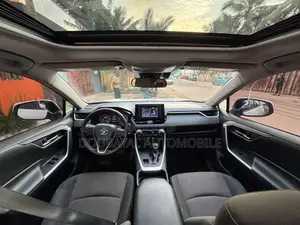 Toyota RAV4 LE AWD 2019