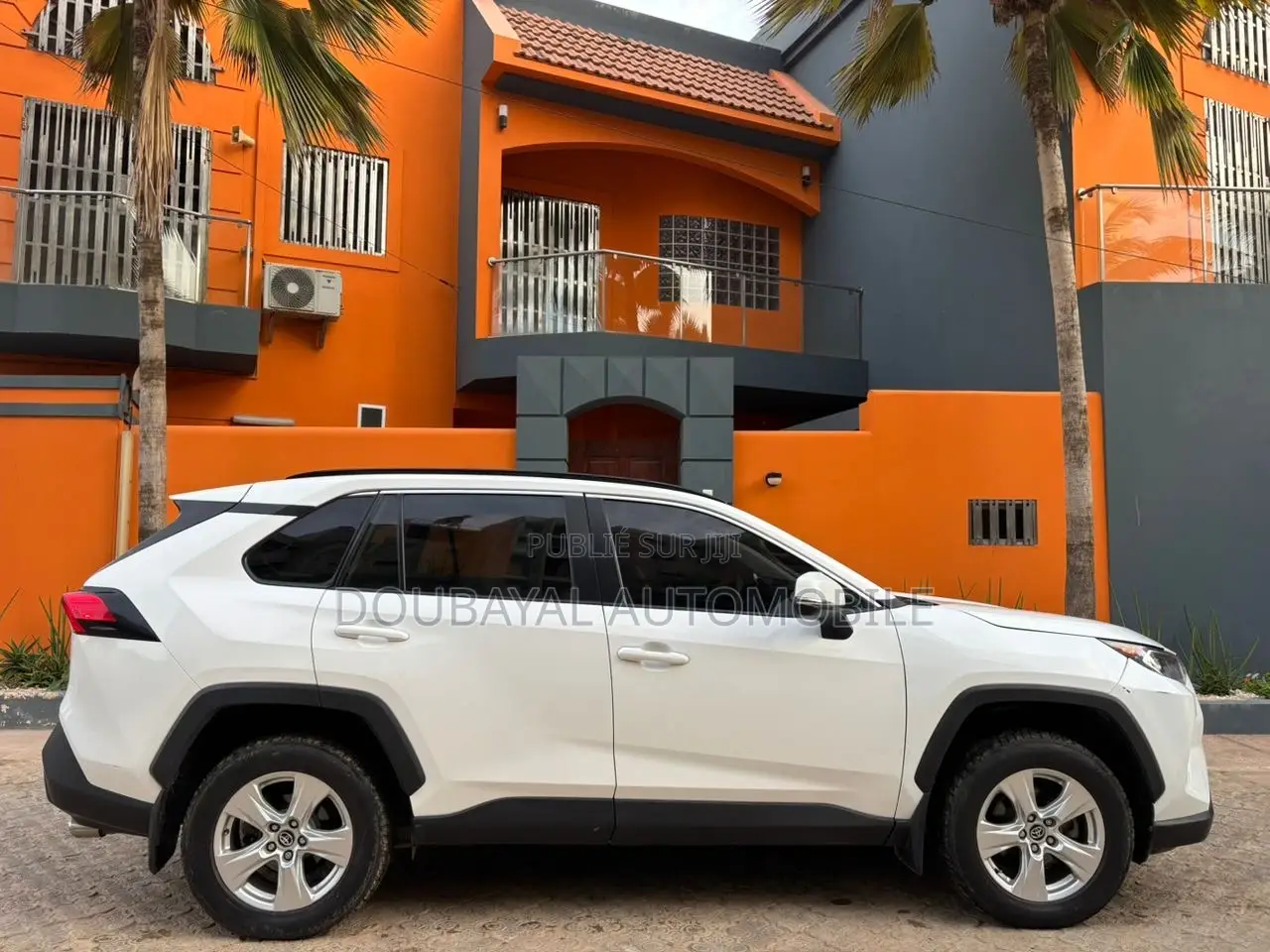 Toyota RAV4 LE AWD 2019