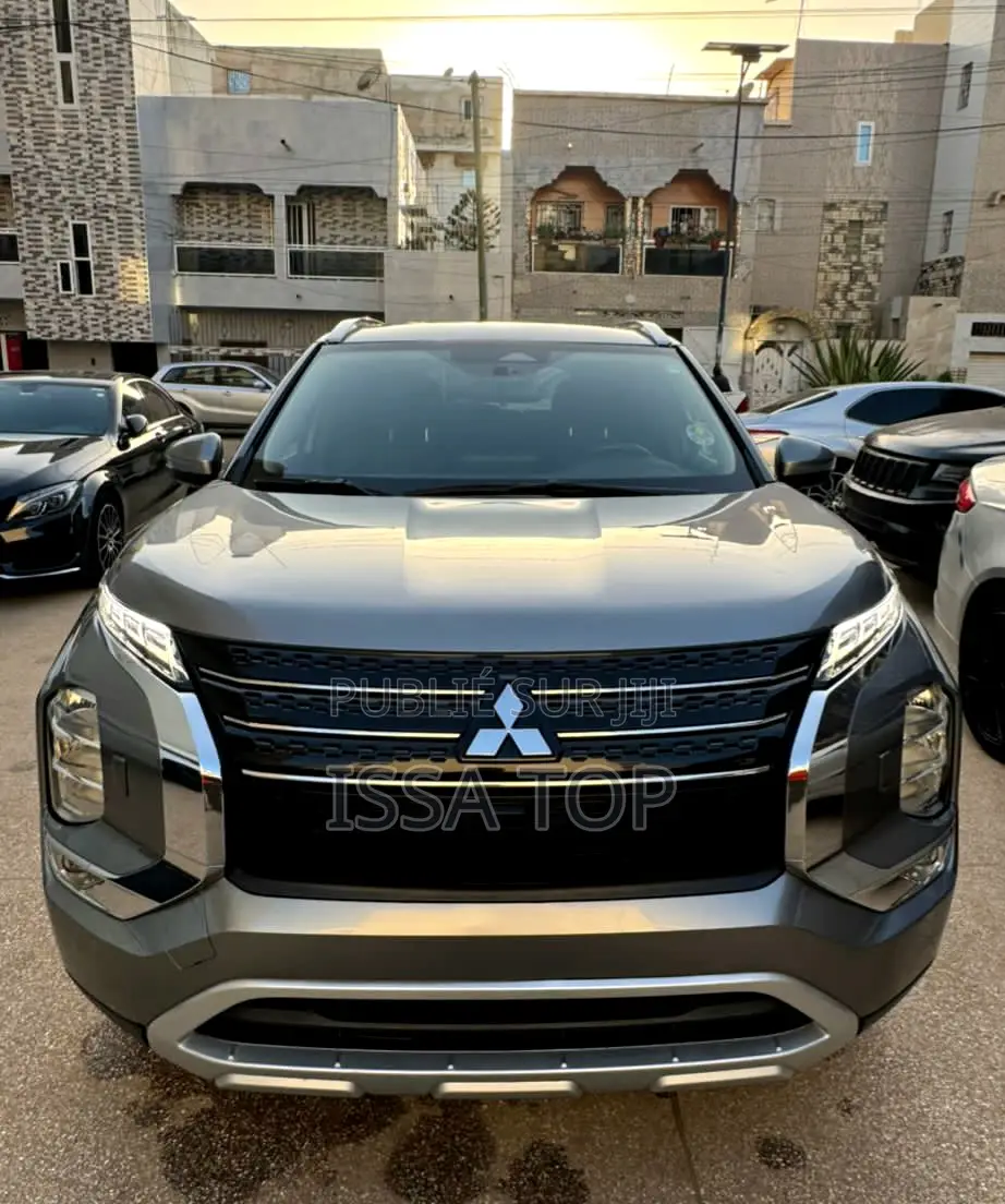 Mitsubishi Outlander 2023 Gris