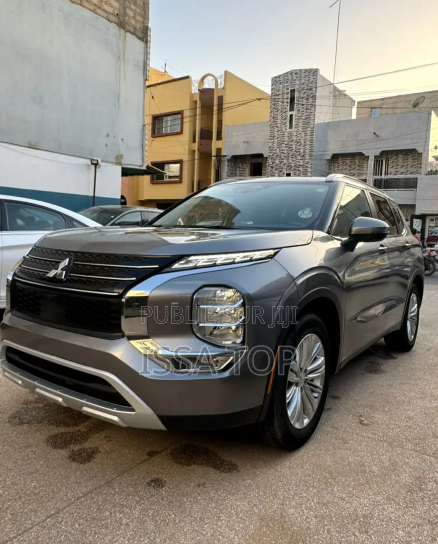 Mitsubishi Outlander 2023 Gris