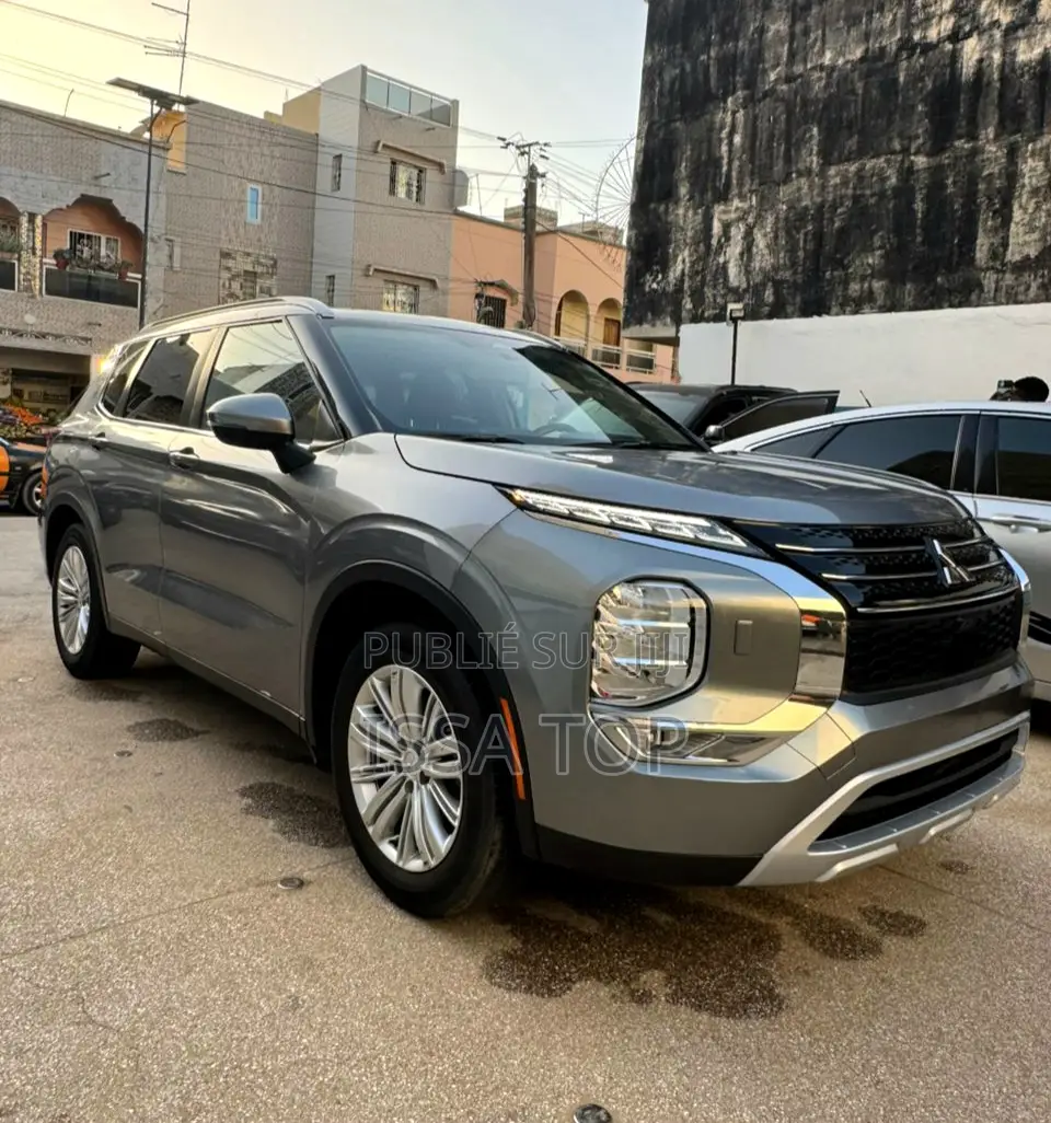 Mitsubishi Outlander 2023 Gris