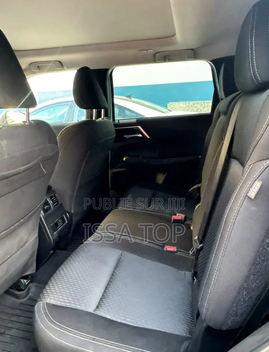 Mitsubishi Outlander 2023 Gris