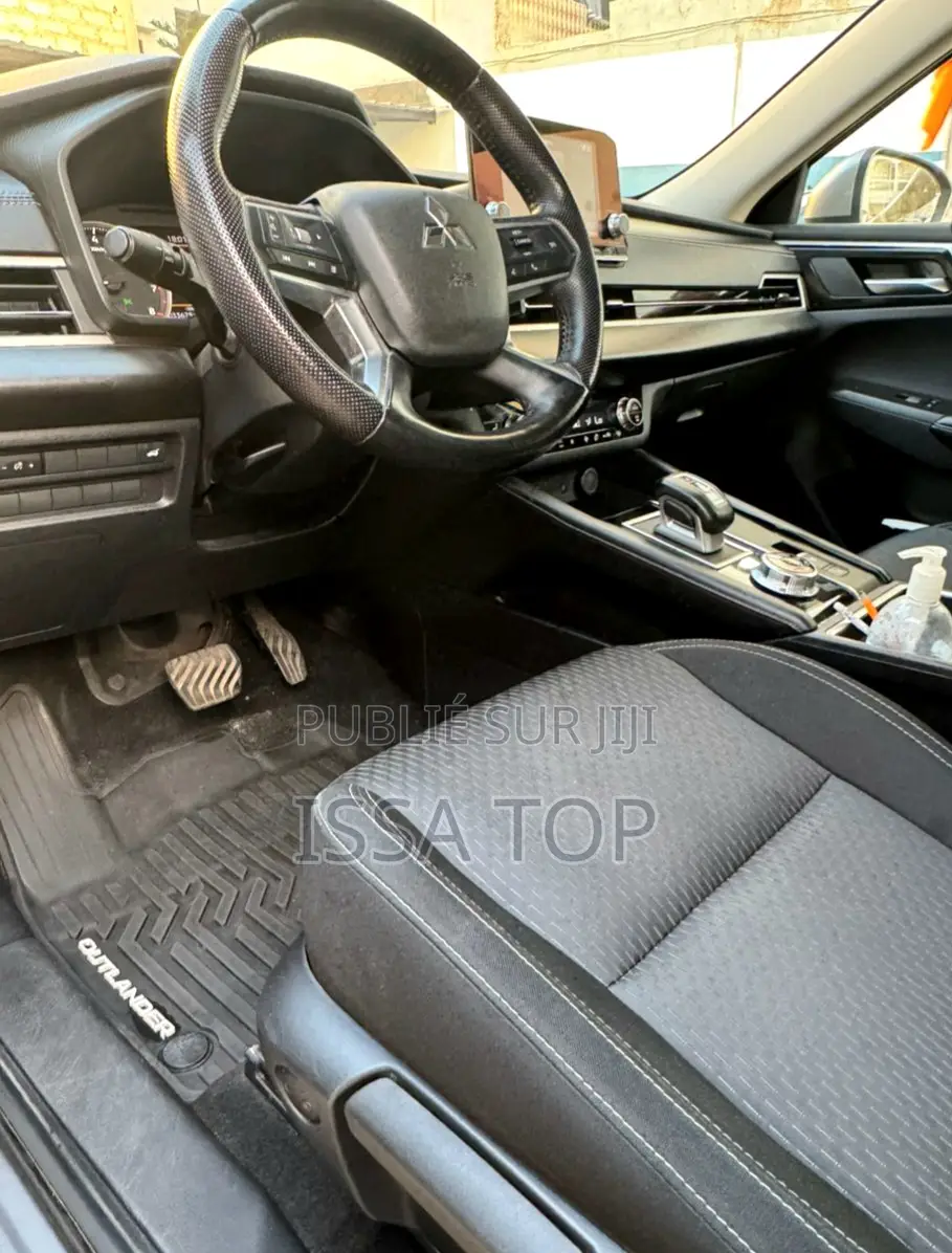 Mitsubishi Outlander 2023 Gris