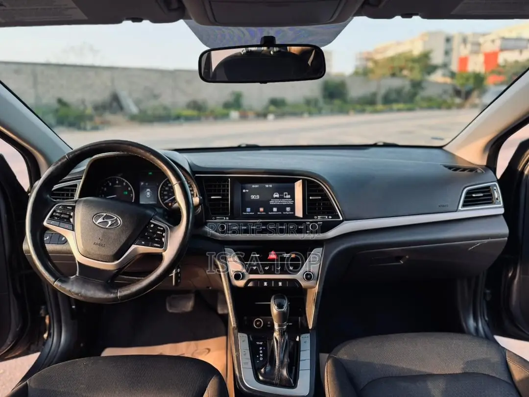 Hyundai Elantra 2018 Gris