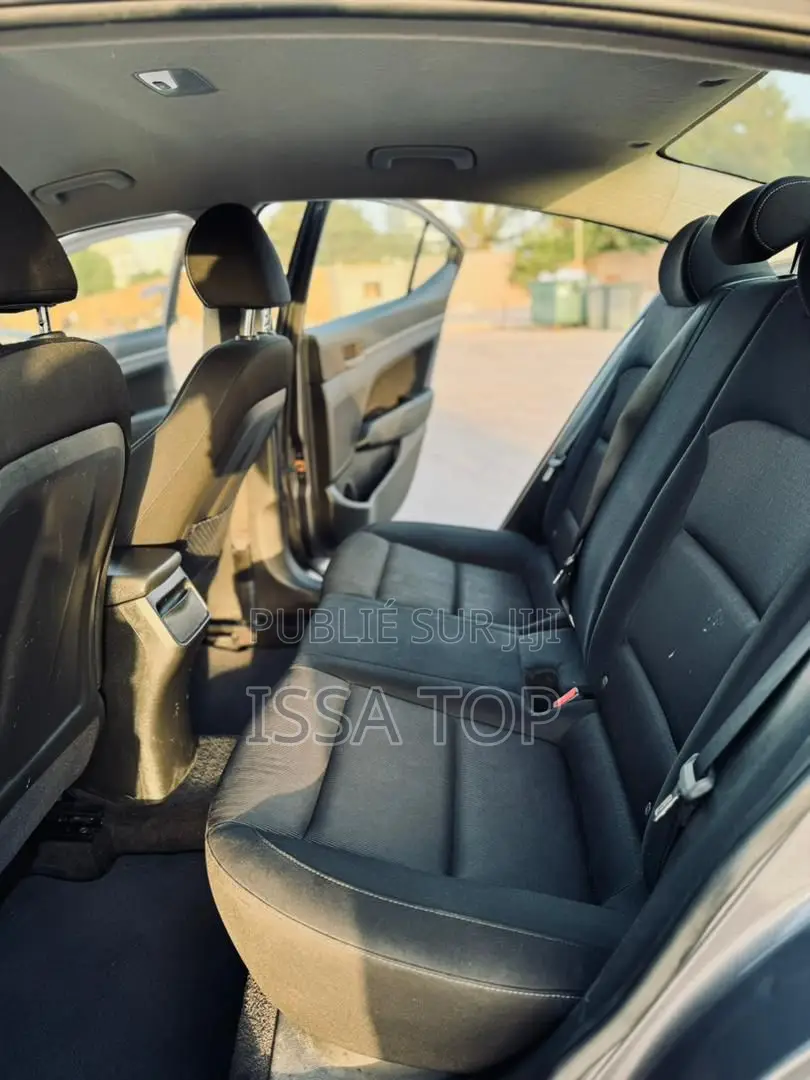 Hyundai Elantra 2018 Gris