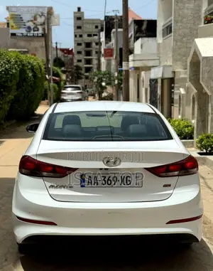 Hyundai Avante 2018 Blanc