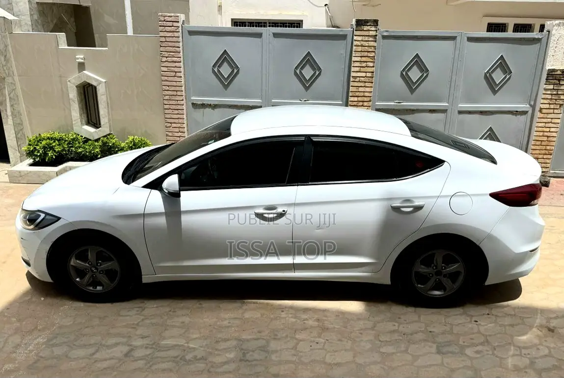 Hyundai Avante 2018 Blanc