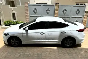 Hyundai Avante 2018 Blanc