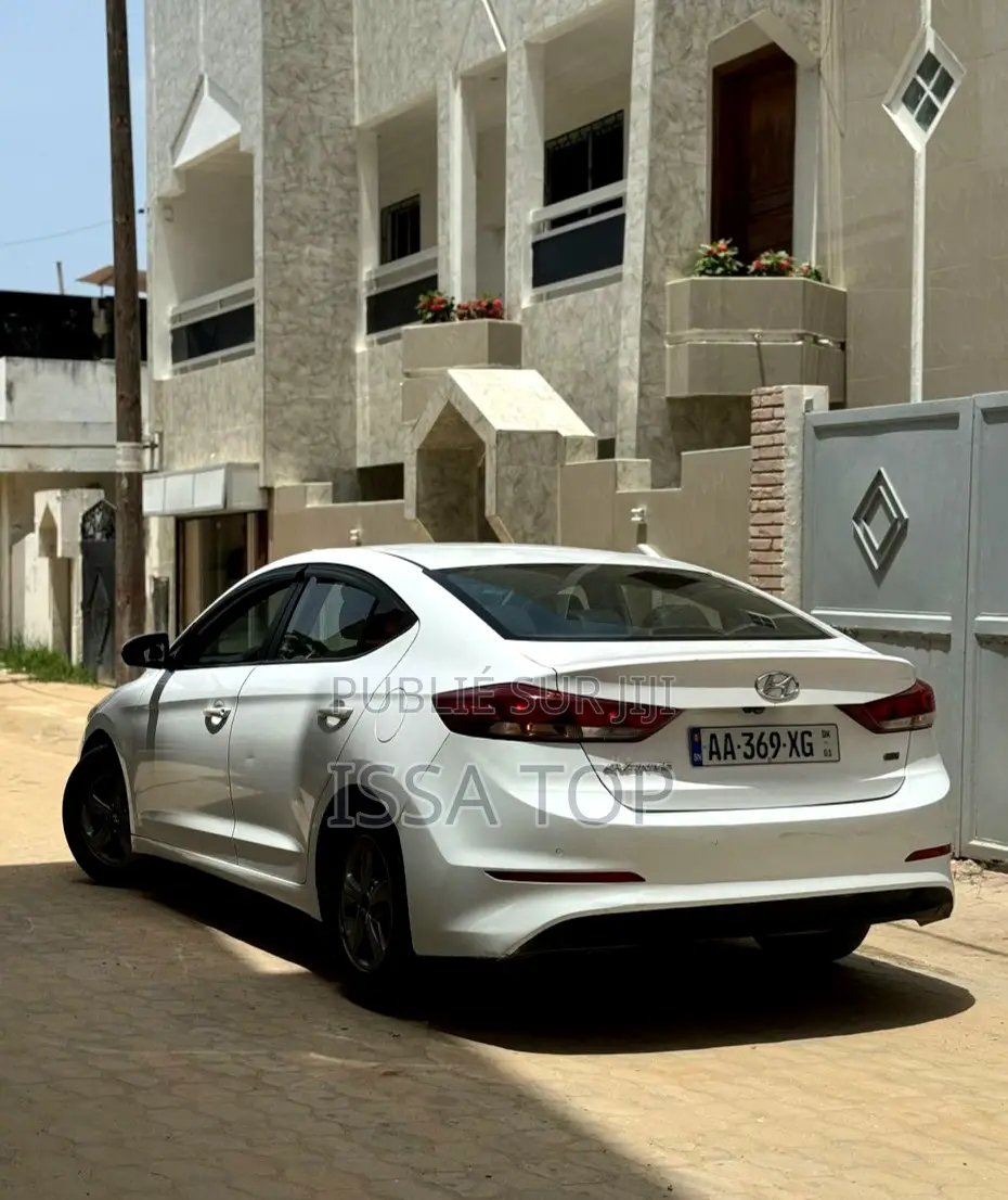 Hyundai Avante 2018 Blanc