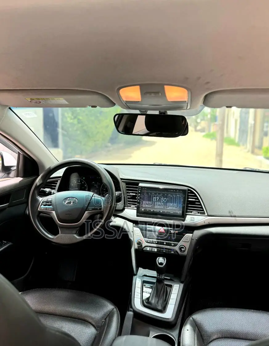 Hyundai Avante 2018 Blanc