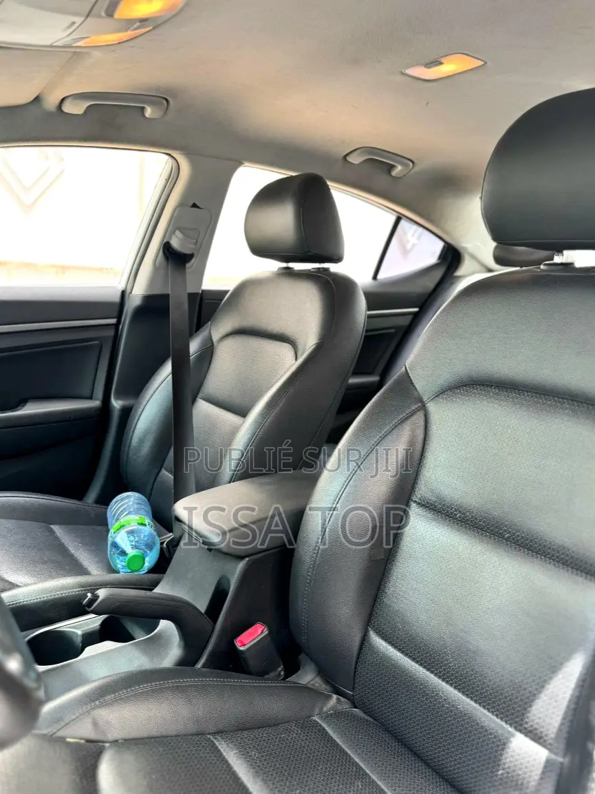 Hyundai Avante 2018 Blanc