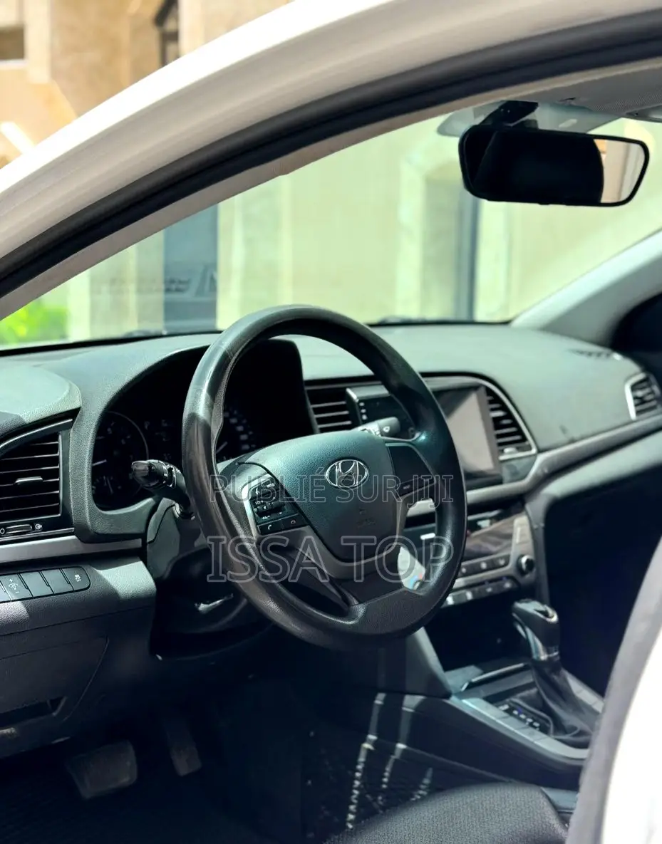 Hyundai Avante 2018 Blanc