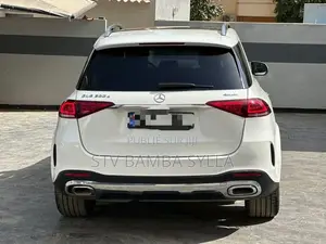 Photo - Mercedes-Benz GLE-Class GLE 300d 4MATIC 2020 Blanc