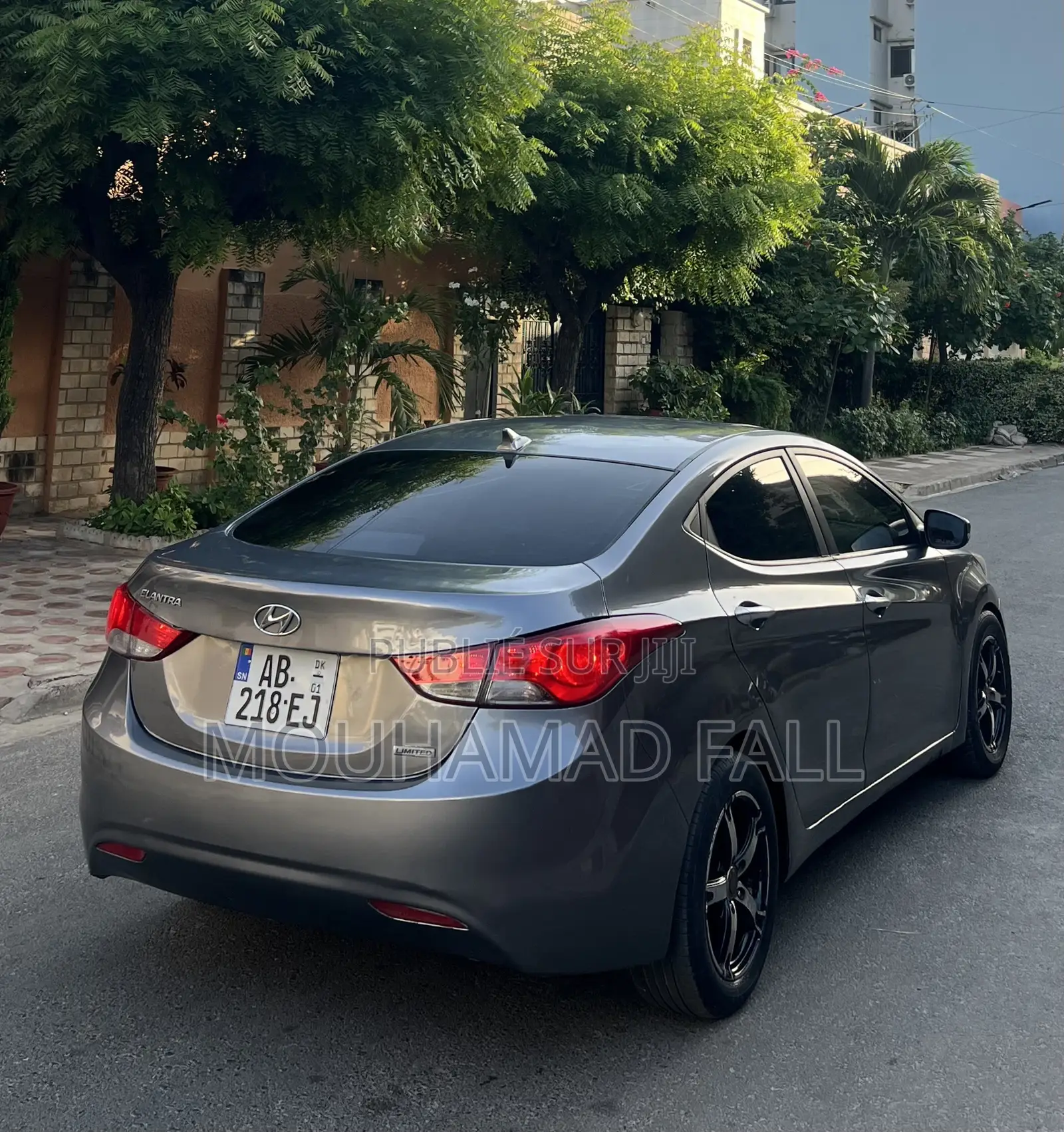 Hyundai Elantra Limited Sedan FWD (1.8L 4cyl 6A) 2013 Gris