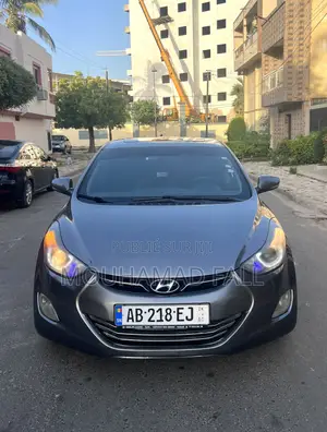Hyundai Elantra Limited Sedan FWD (1.8L 4cyl 6A) 2013 Gris