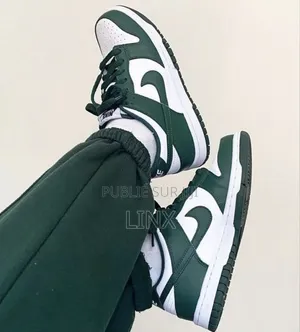 Photo - Nike Dunk Low Vert Blanc