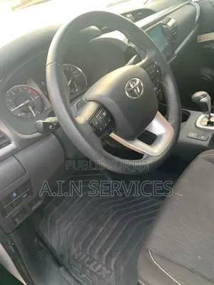 Toyota Hilux 2021 Gris