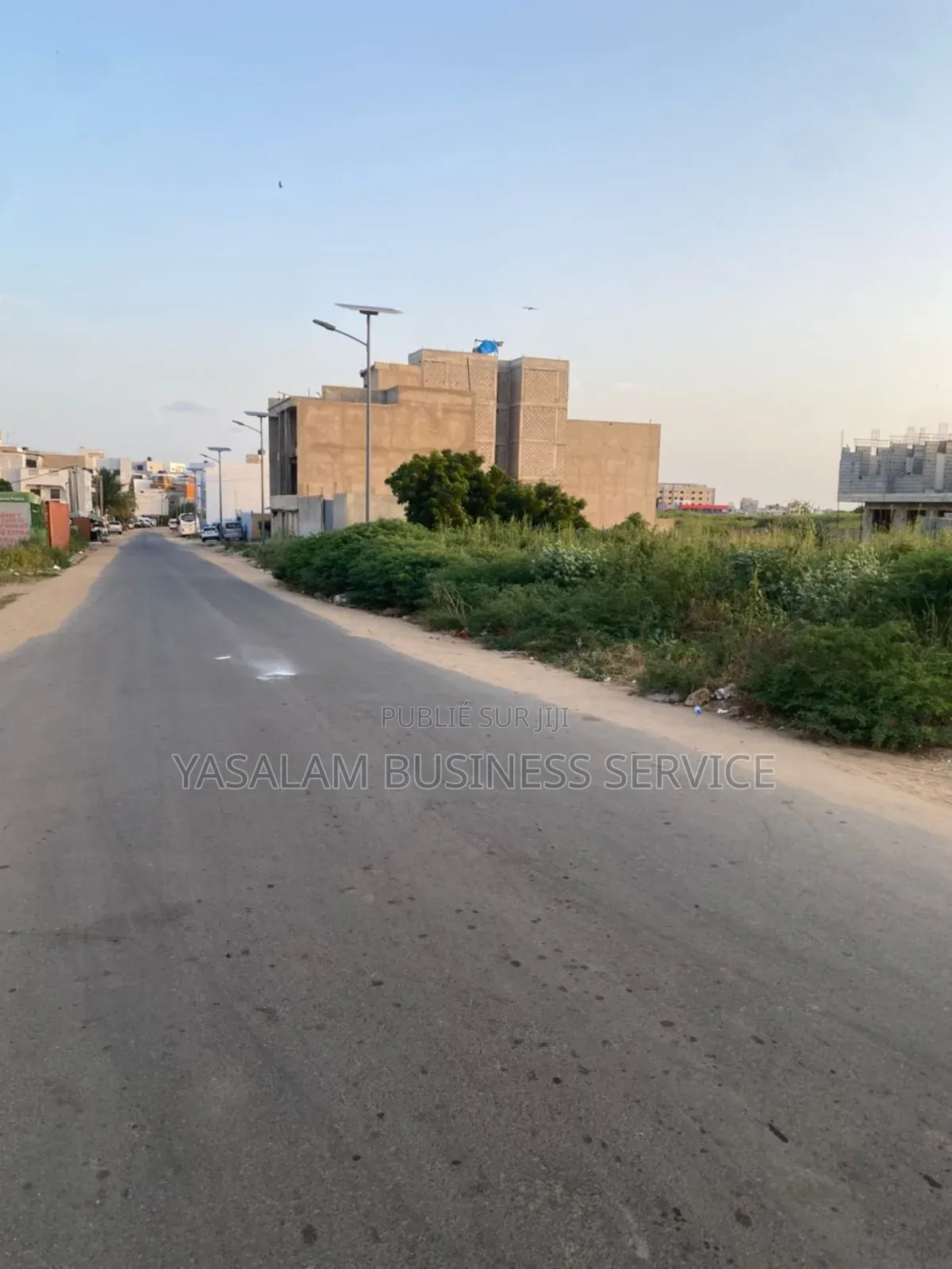 Terrain 357m2 Angle Triple Façade