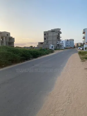 Terrain 357m2 Angle Triple Façade