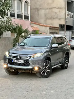 Mitsubishi Pajero 2020 Gris