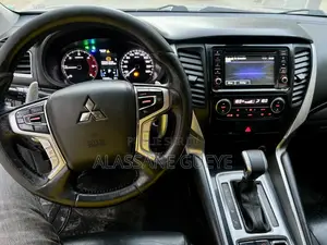 Mitsubishi Pajero 2020 Gris