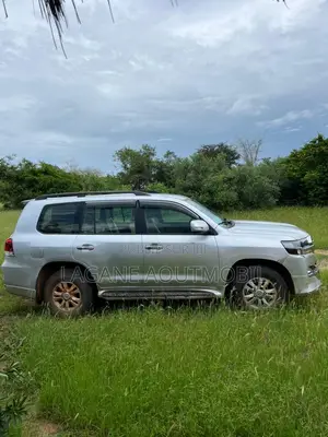 Photo - Toyota Land Cruiser 4.5 V8 VXR 2012 Gris