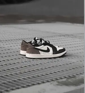 Chaussures Air Jordan 1 Low X Travis Scott