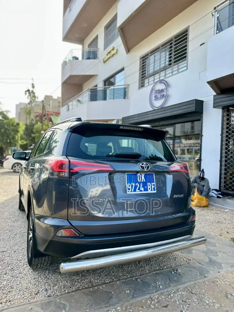 Toyota RAV4 2018 Blue