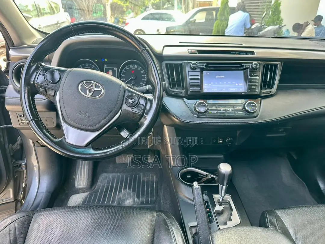 Toyota RAV4 2018 Blue