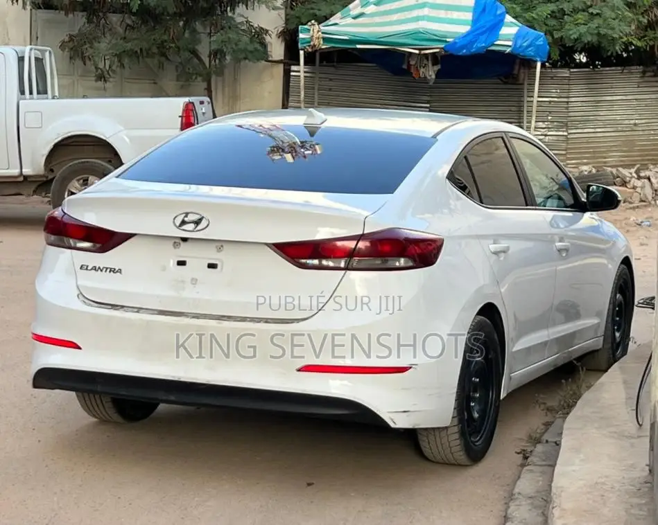 Hyundai Elantra Limited Sedan FWD (2.0L 4cyl 6A) 2017 Blanc