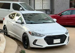 Hyundai Elantra Limited Sedan FWD (2.0L 4cyl 6A) 2017 Blanc