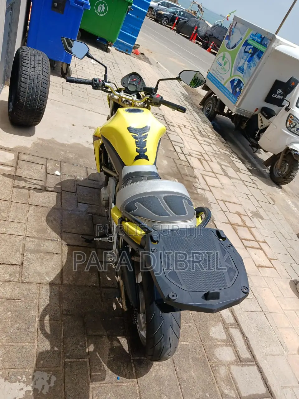 New Kawasaki 2012 Jaune