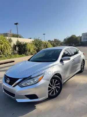 Photo - Nissan Altima 2018 Gris