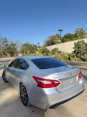 Nissan Altima 2018 Gris