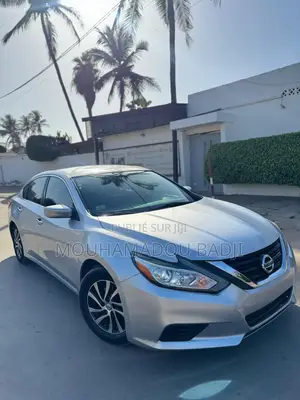 Nissan Altima 2018 Gris