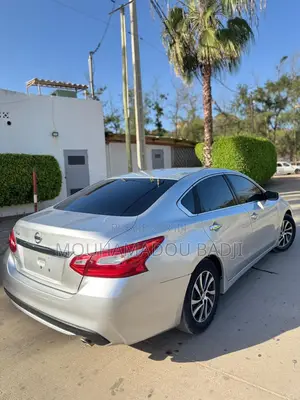 Nissan Altima 2018 Gris